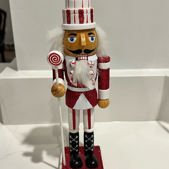 Festive Candy Themed Nutcracker Set with Red and White Accents - Picture 4 of 7